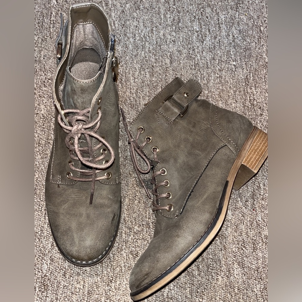 Ankle Booties | Size: 7